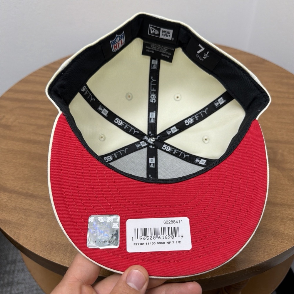 Men's New Era Cream Tampa Bay Buccaneers Chrome Color Dim 59FIFTY Fitted 7 1/2 - Picture 7 of 8